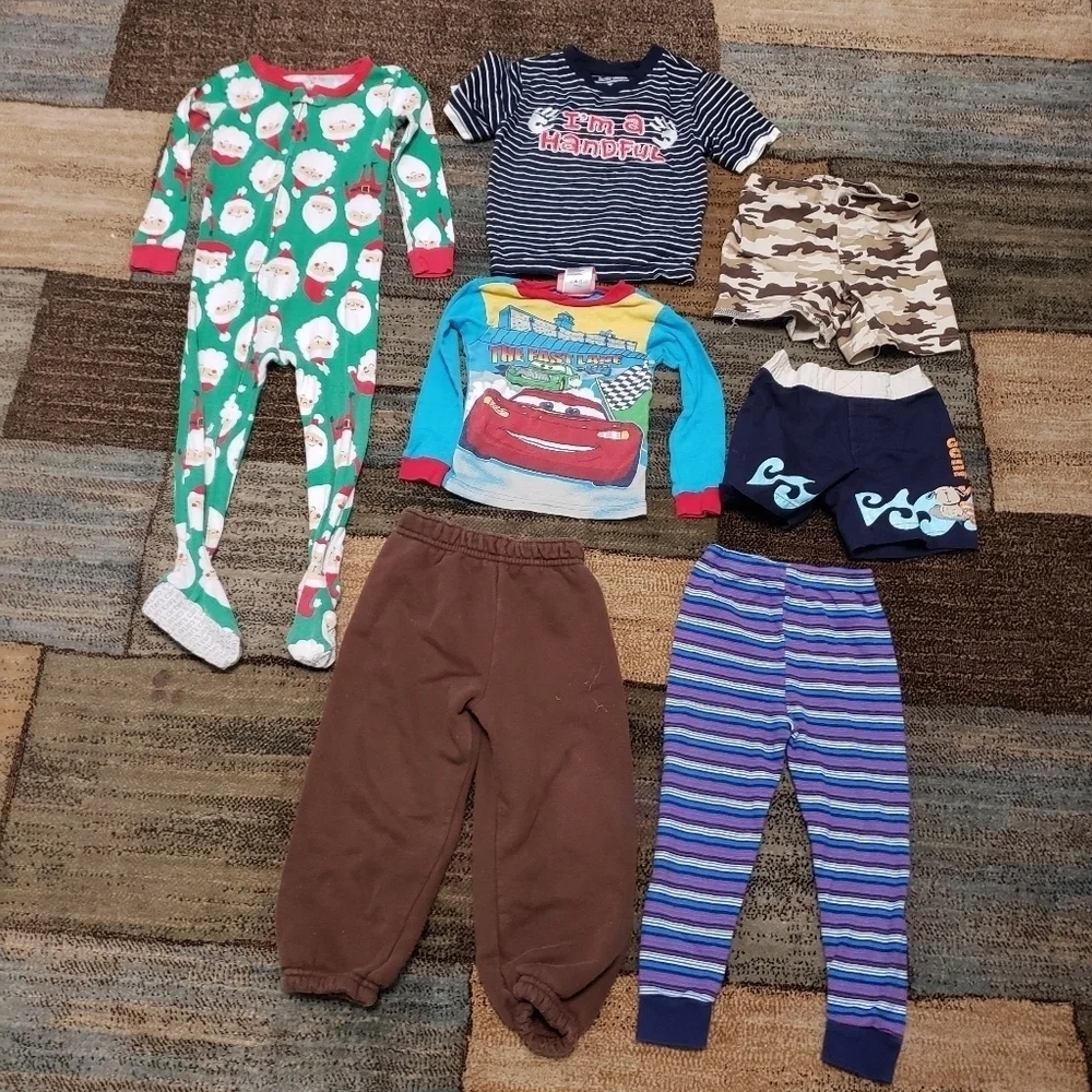 Boys size 3T clothing bundle of 7 a mix of summer and winter